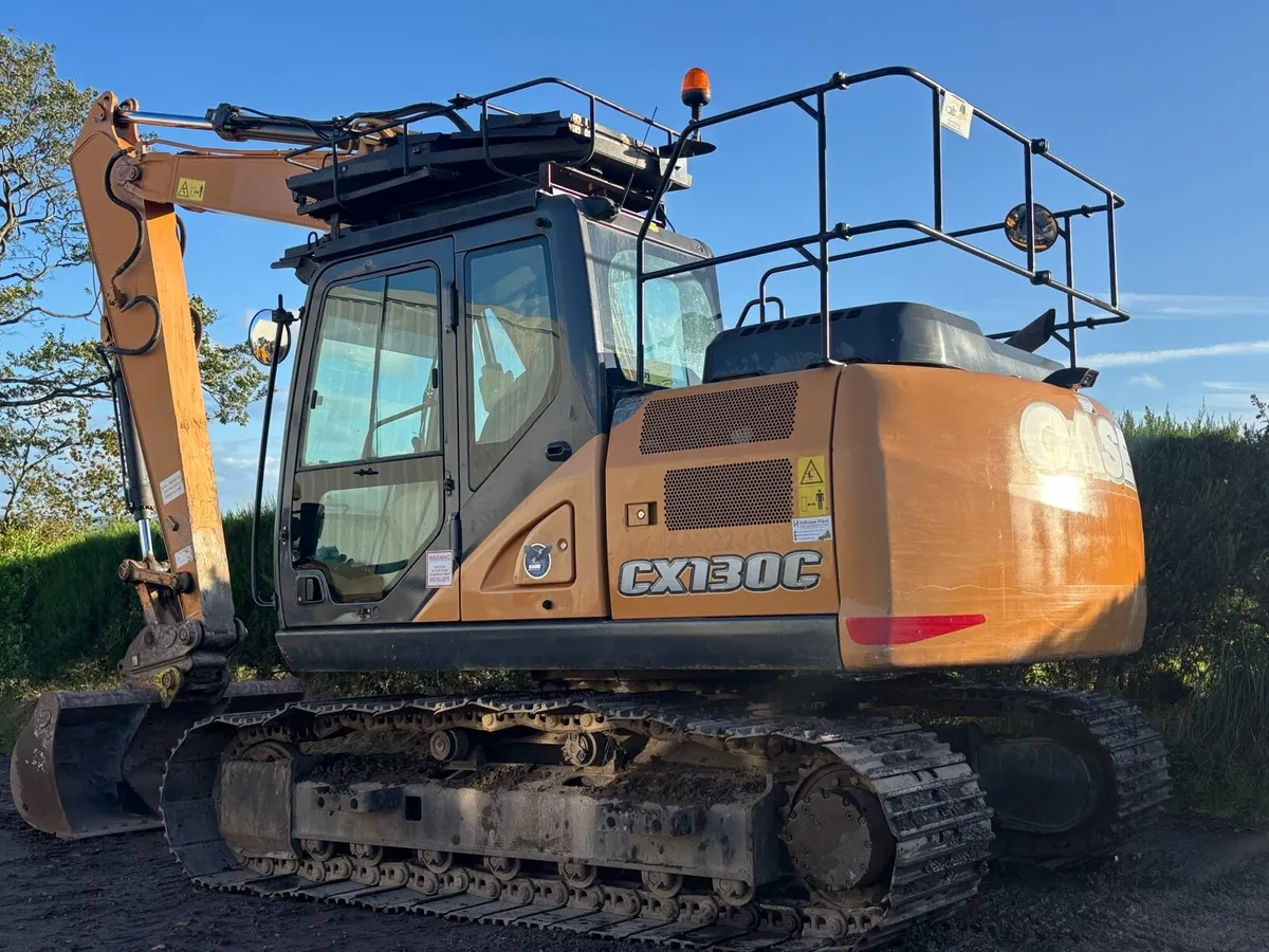 Case 130C Excavator/Digger - Image 1