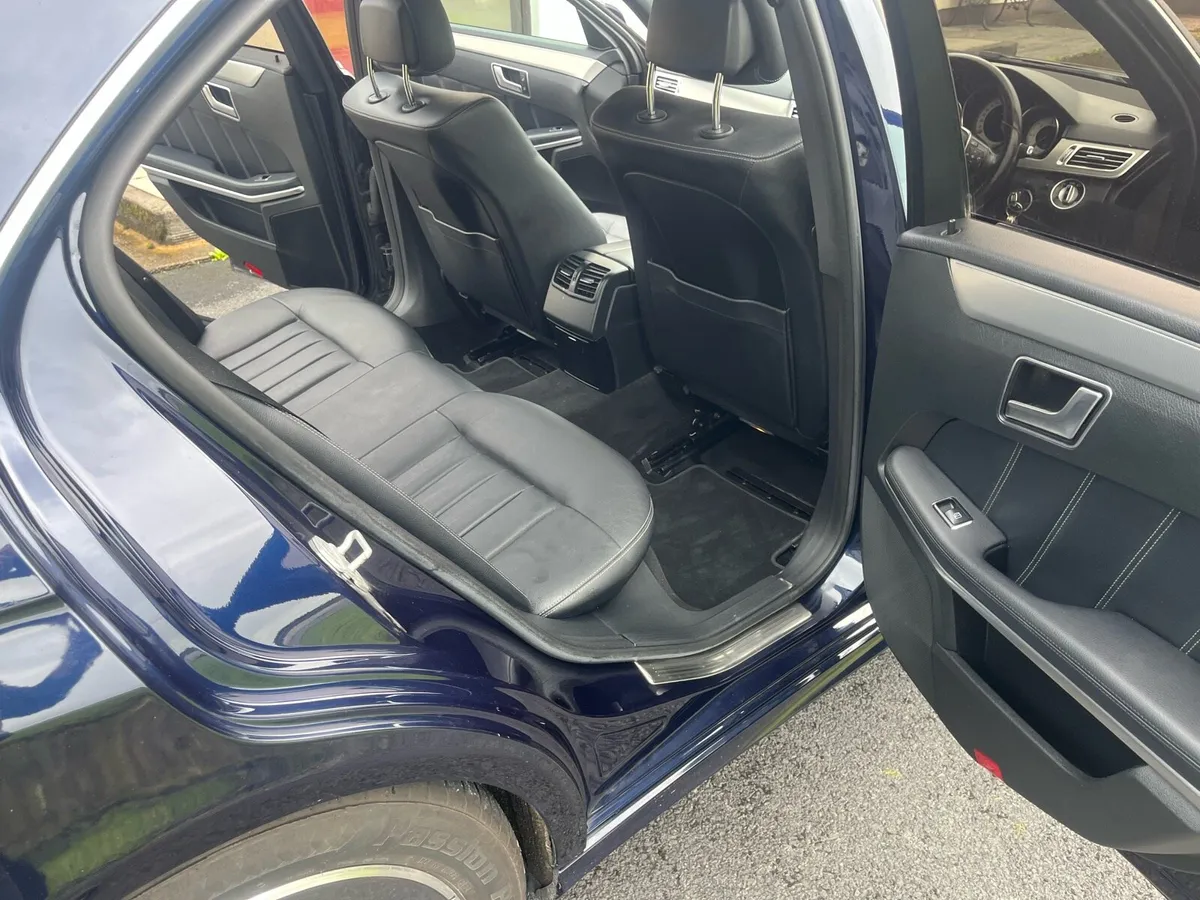 E2 20 Mercedes-Benz - Image 4