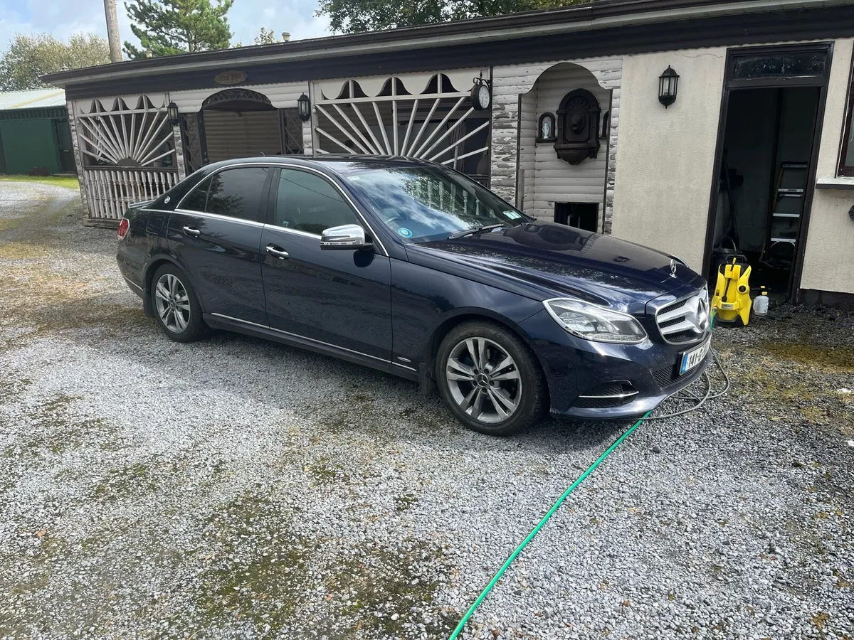 E2 20 Mercedes-Benz - Image 2