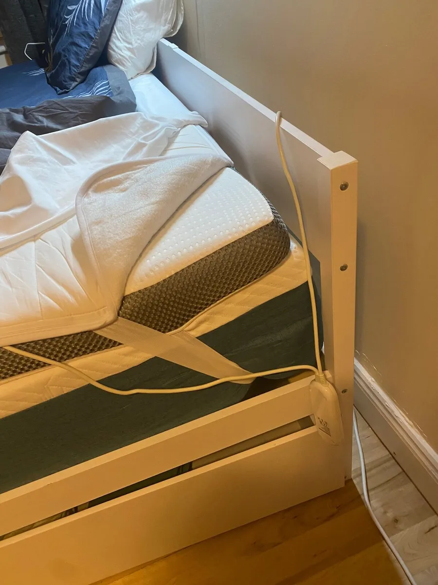 SuperKing 200 x 180 bed complete - Image 4
