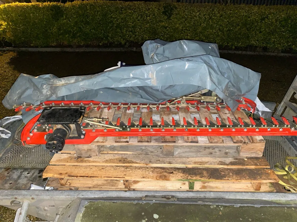 Finger bar hedge cutter/mower - Image 1