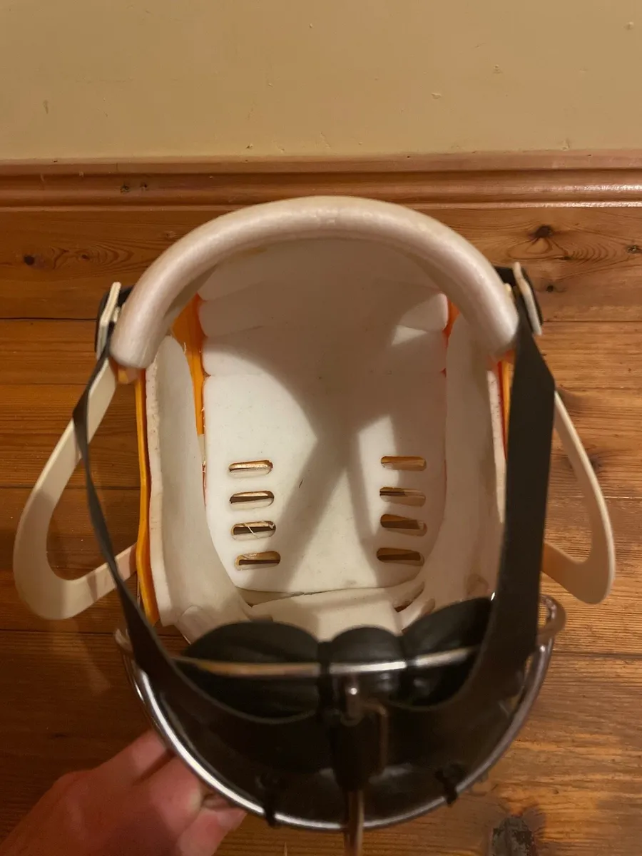 Hurling helmet - Image 2