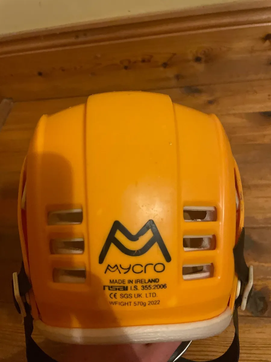 Hurling helmet - Image 4