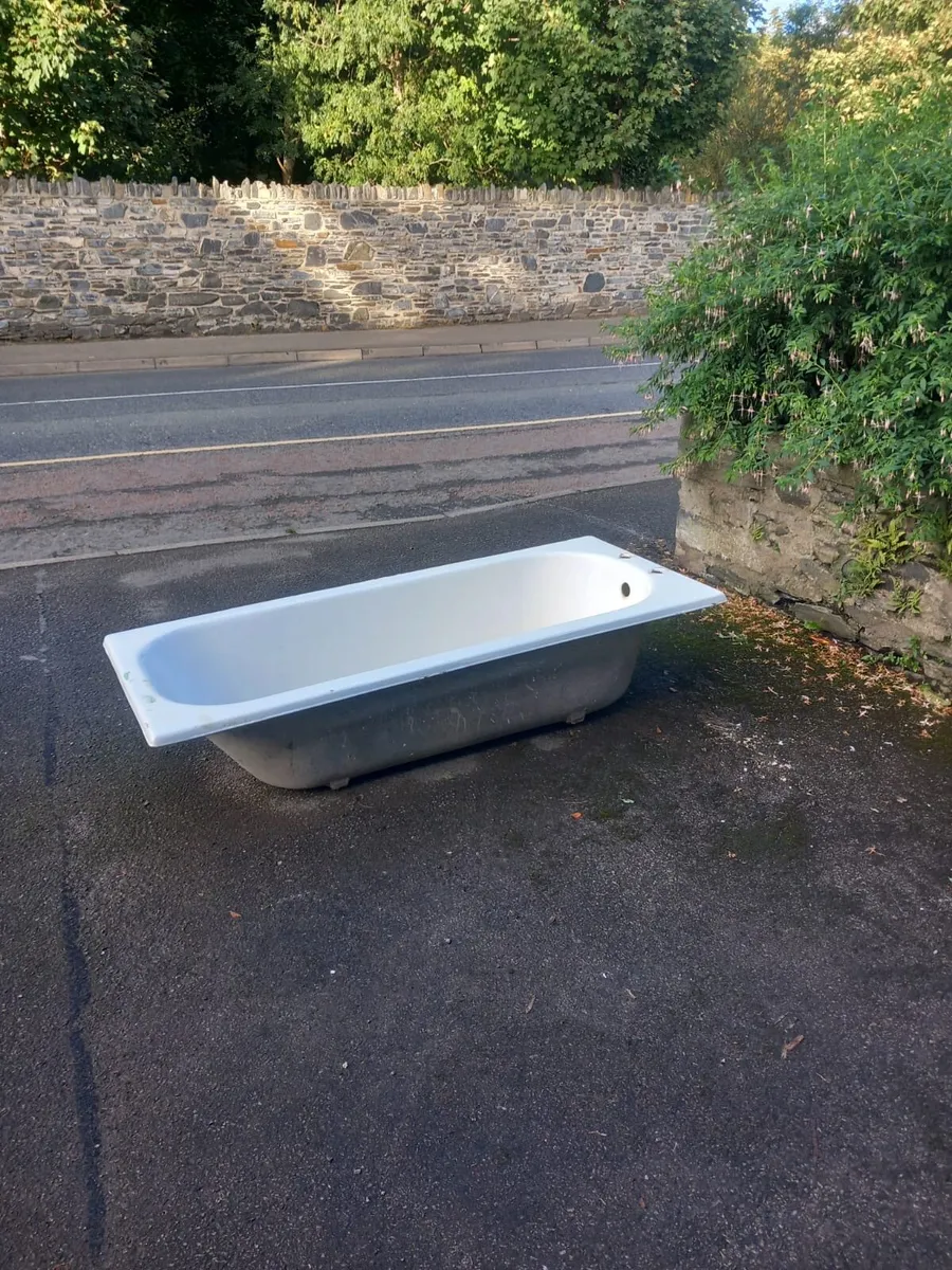 Cast iron vintage bath - Image 1