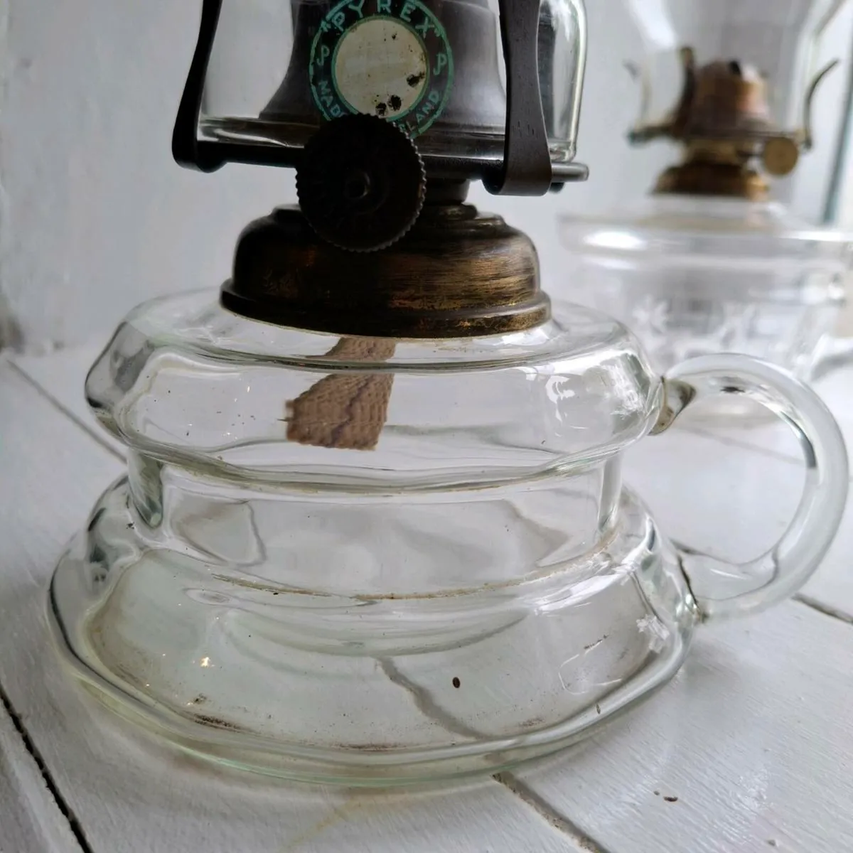 Pair of Glass Finger lamps - Image 4