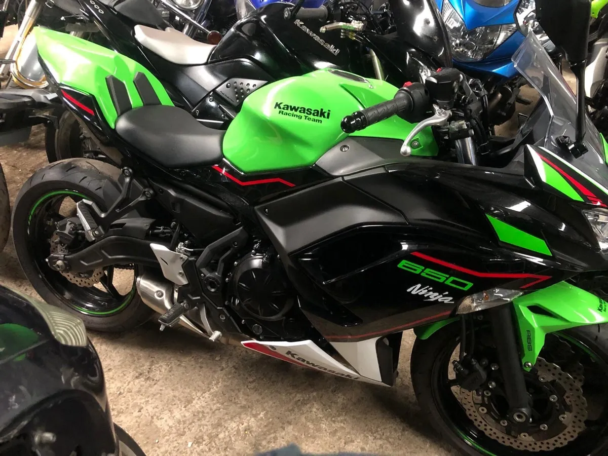 Kawasaki  er 650 2022  mint - Image 1