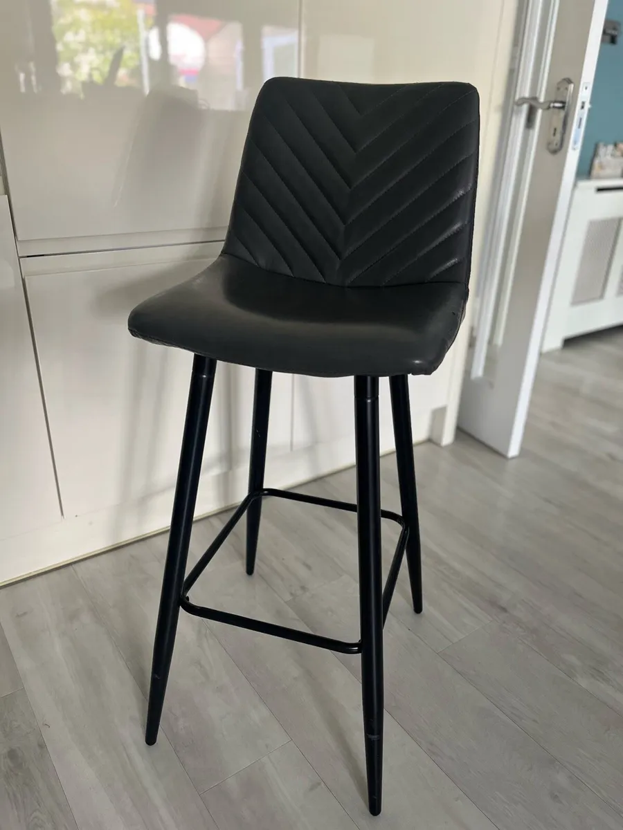8 High Bar Stools €25 each - Image 1