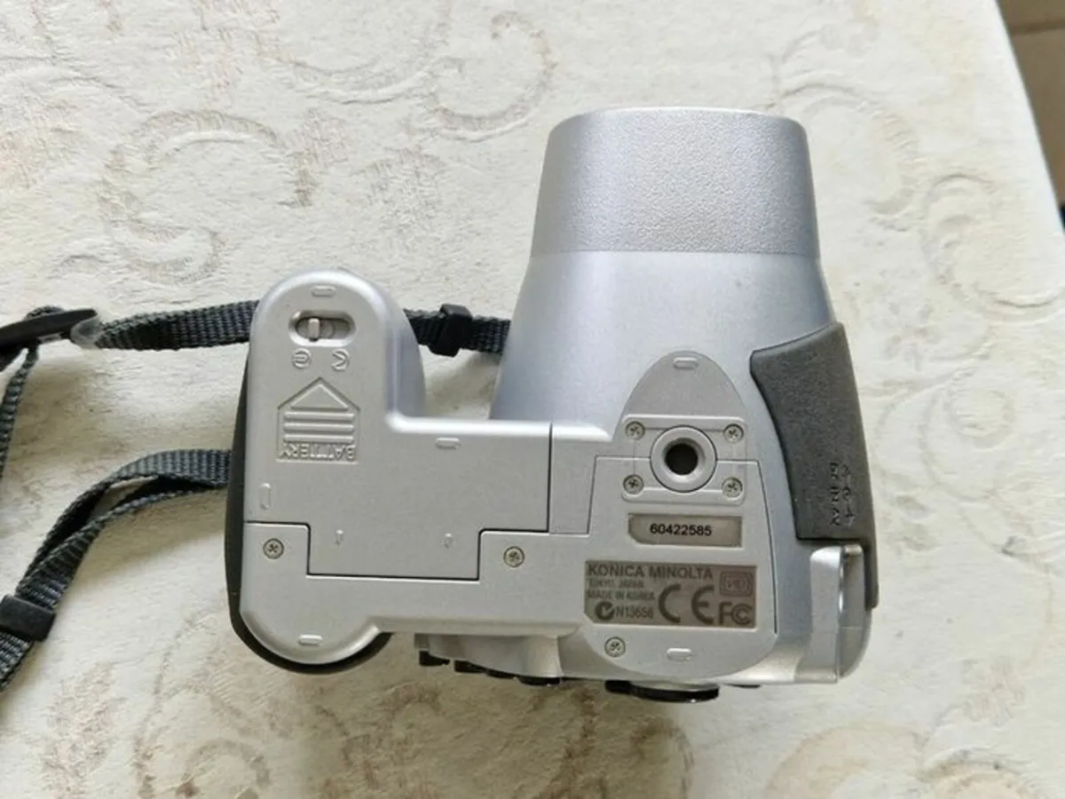 Konica Minolta Dimage Z10 Digital Camera 3.2MP - Image 4