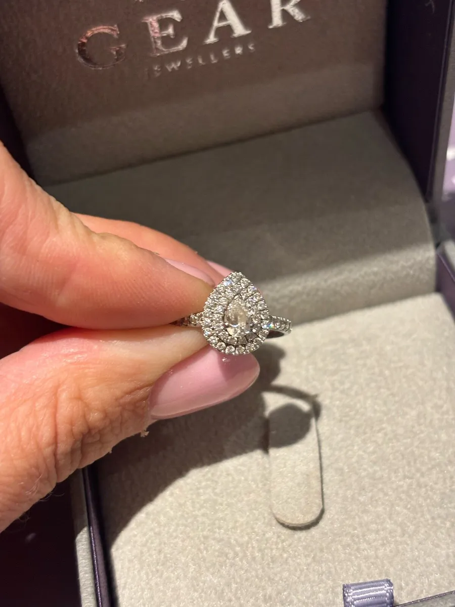 Engagement ring - Image 1