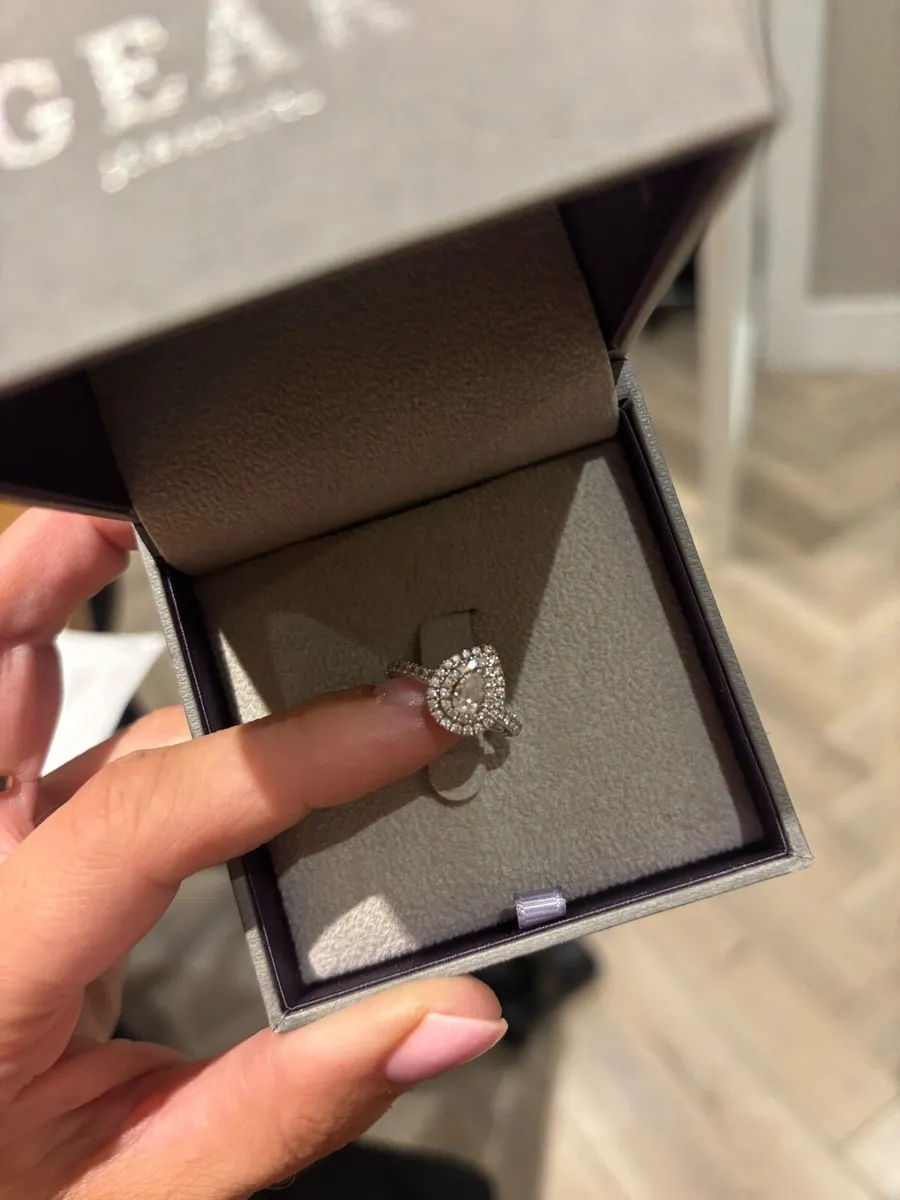 Engagement ring - Image 3