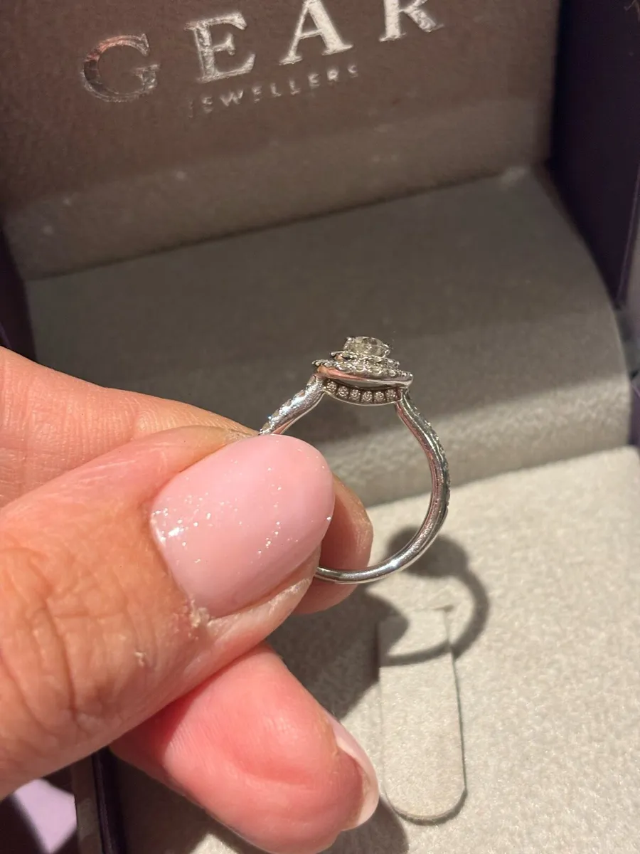 Engagement ring - Image 4