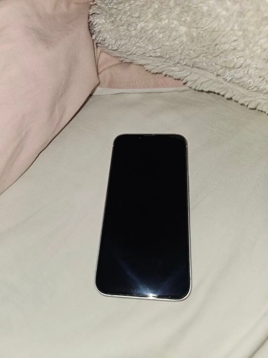 Iphone 15 - Image 3