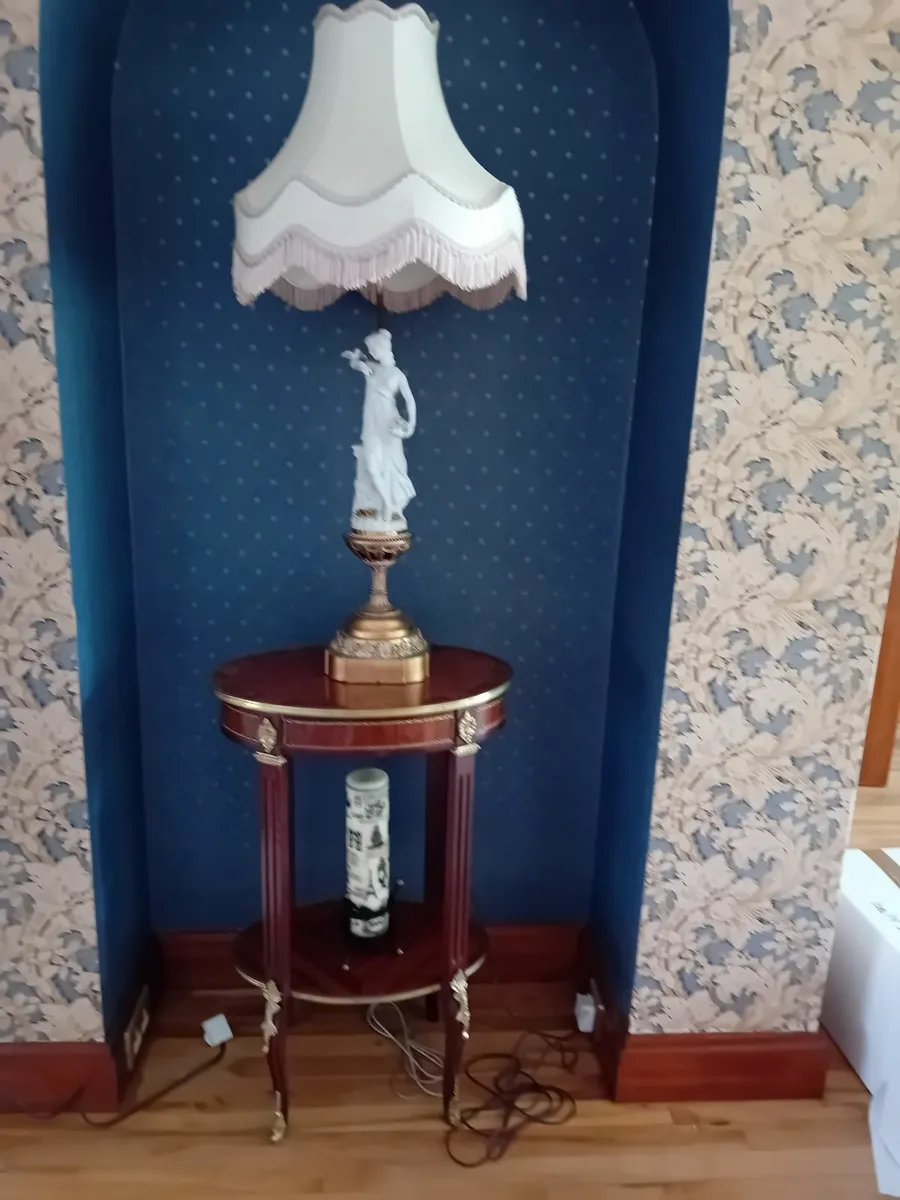 Lamp table with lamp