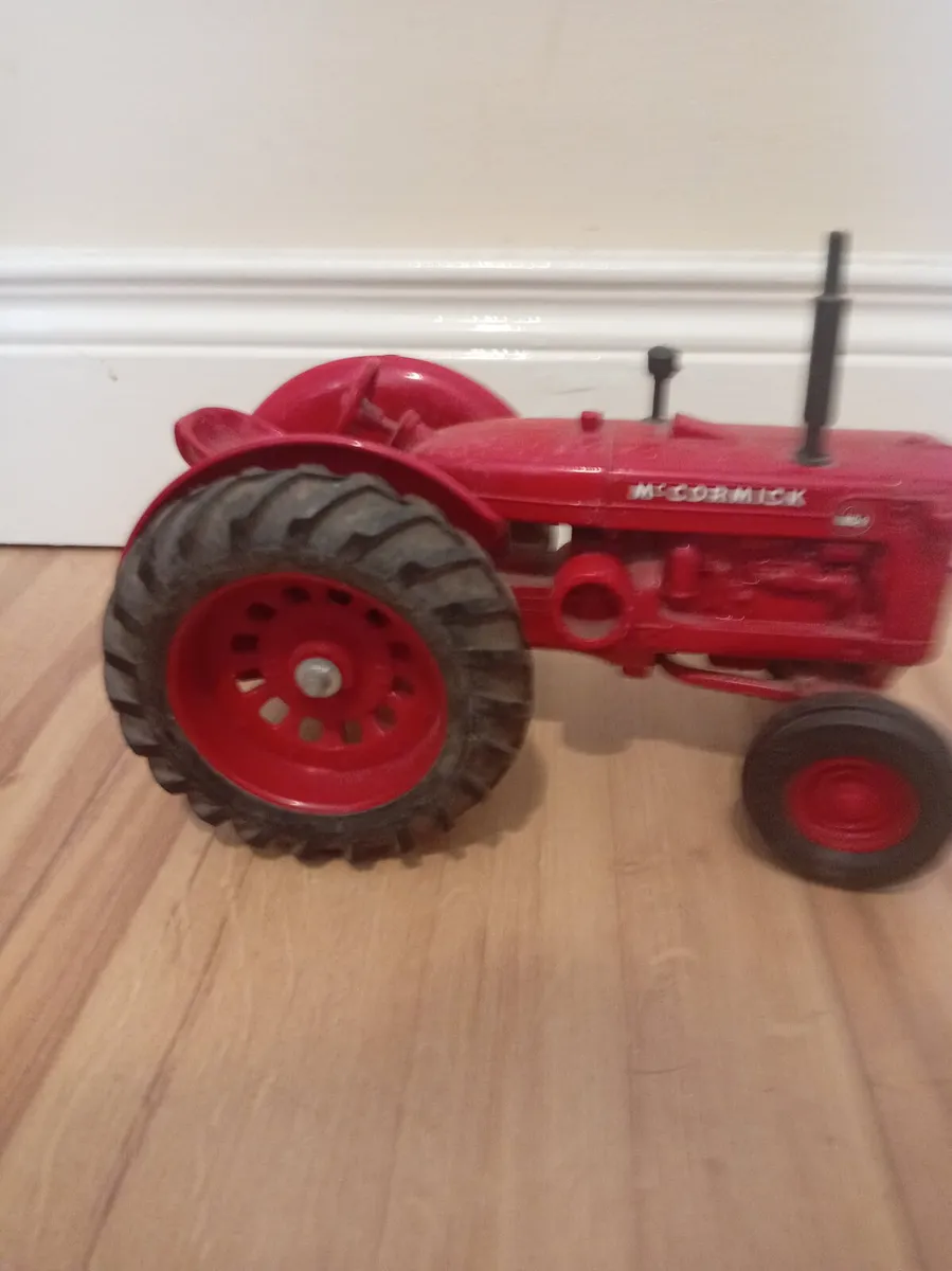 Collector tractor