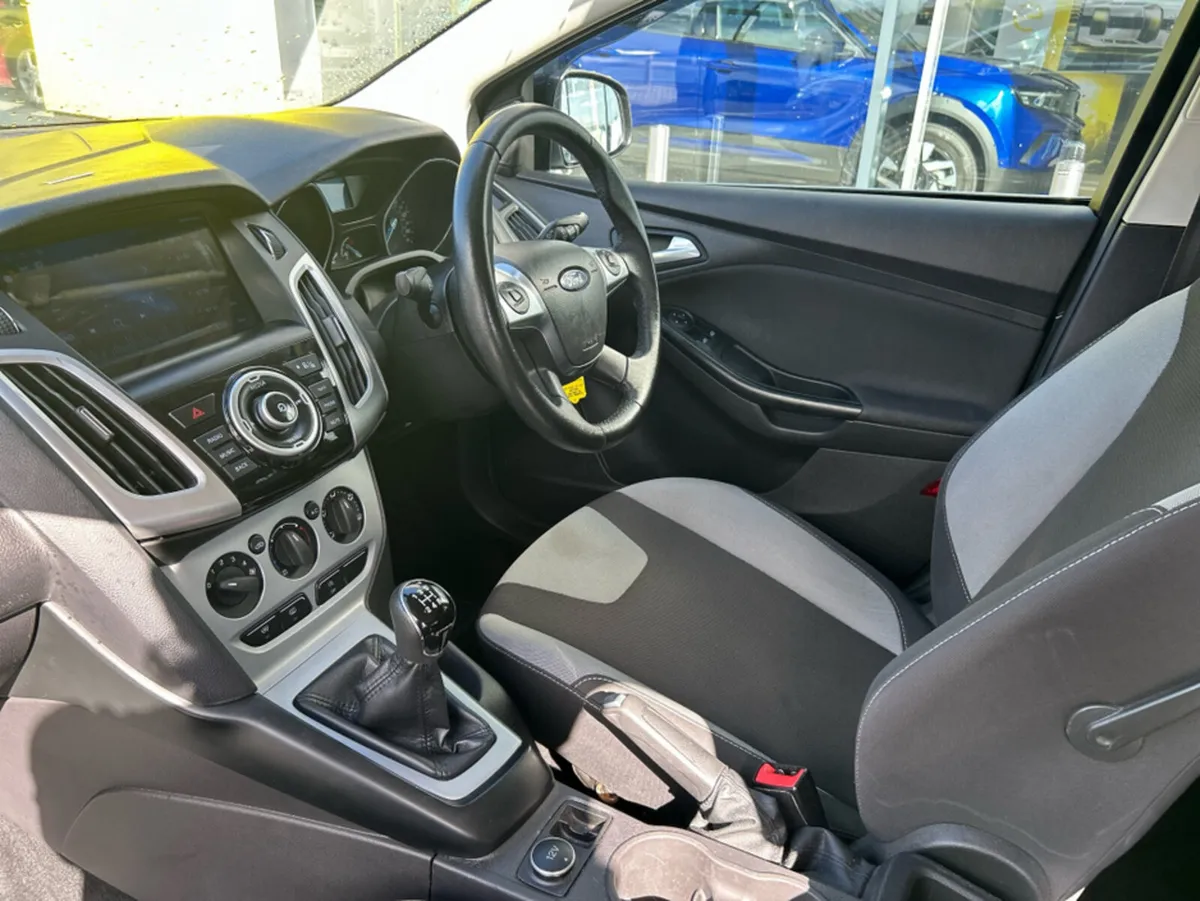 Ford Focus 1.0 ECOBOOST ZETEC 100PS 5DR - Image 3