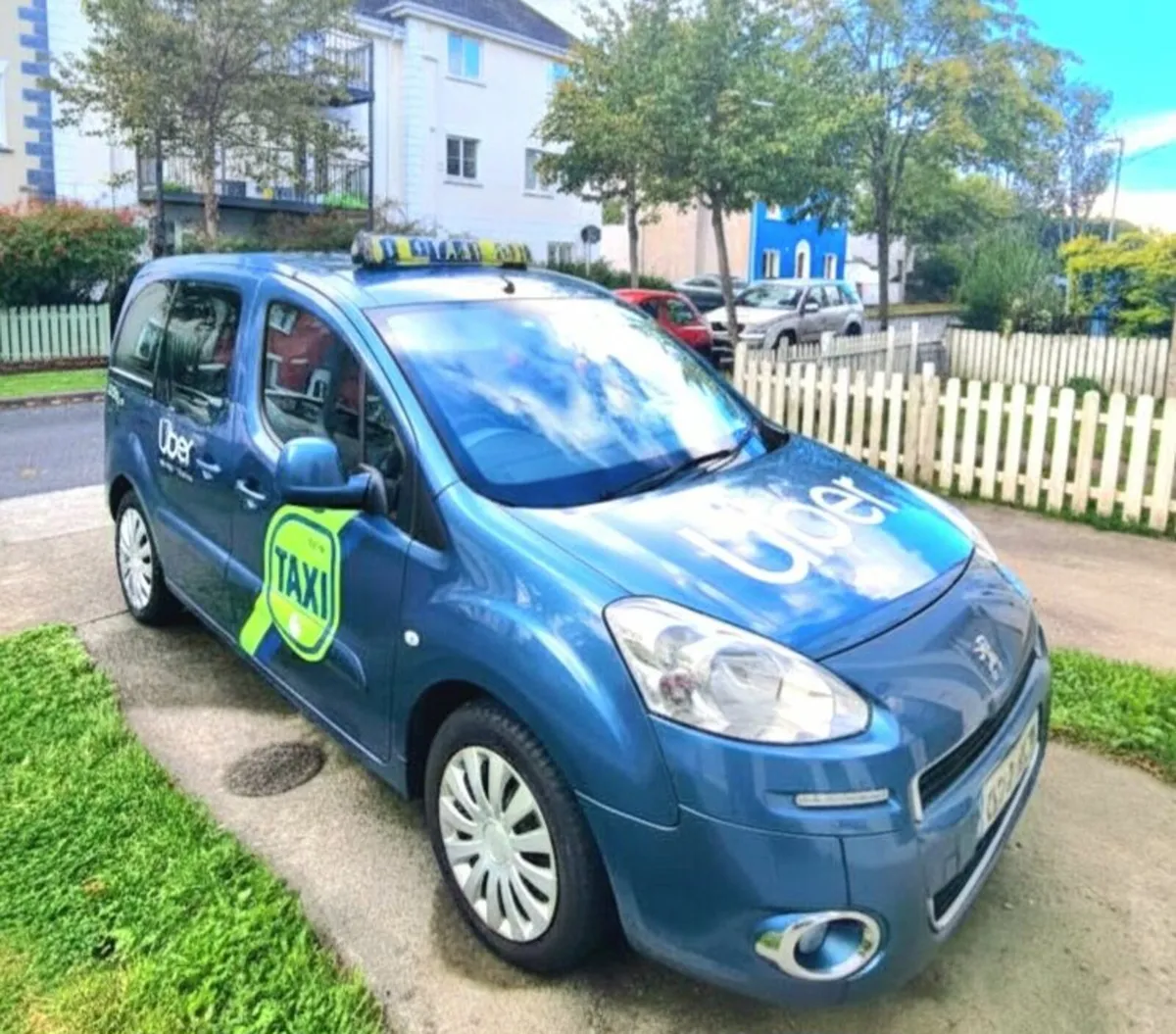 Peugeot Partner Taxi - Image 2
