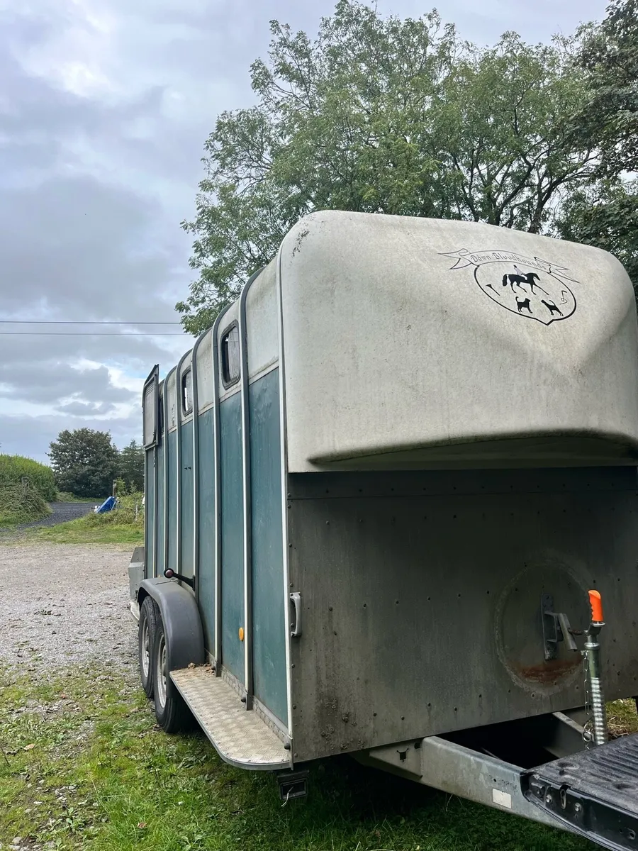 Horse box for sale - Image 1