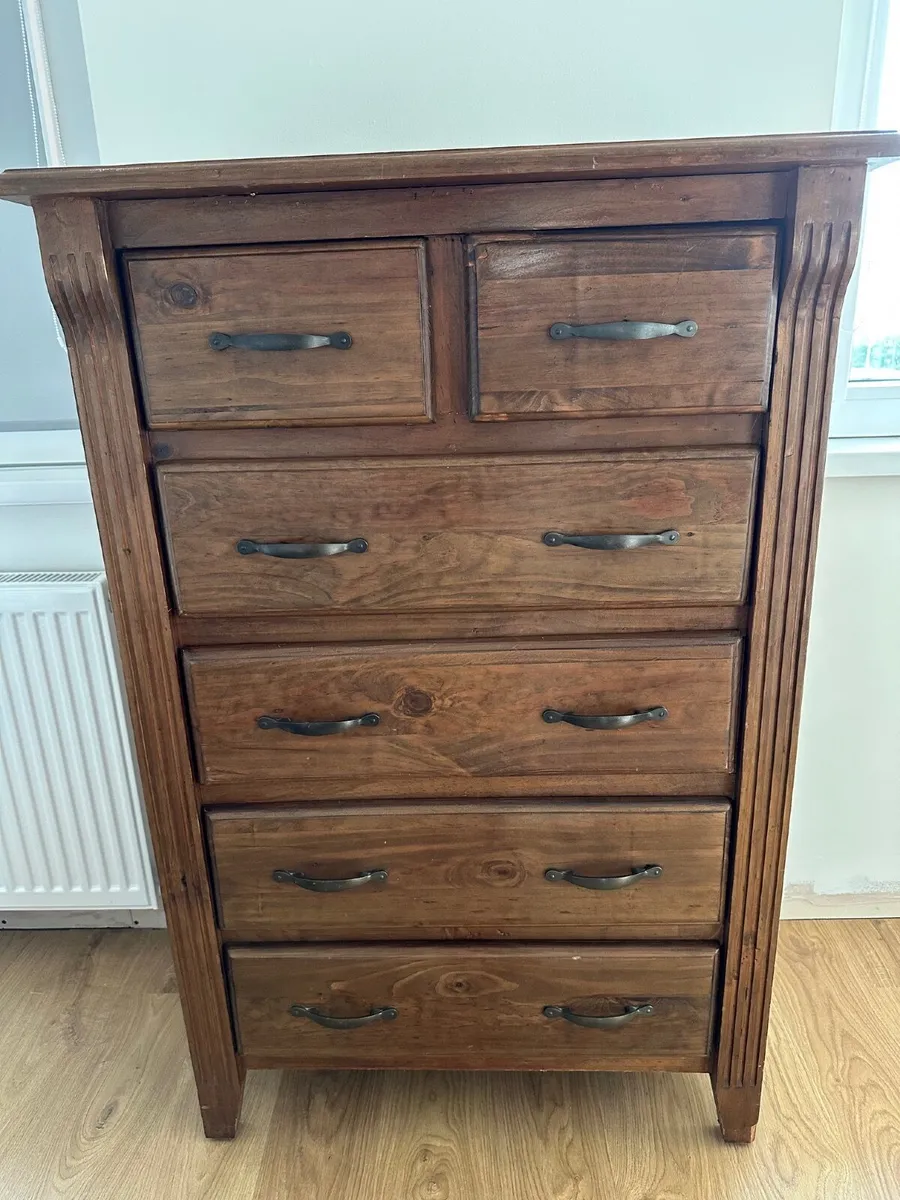 Chest of drawers