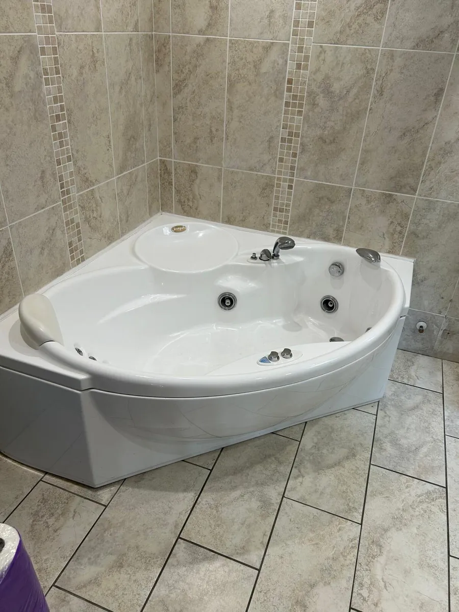 Jacuzzi Bath (corner) - Image 4