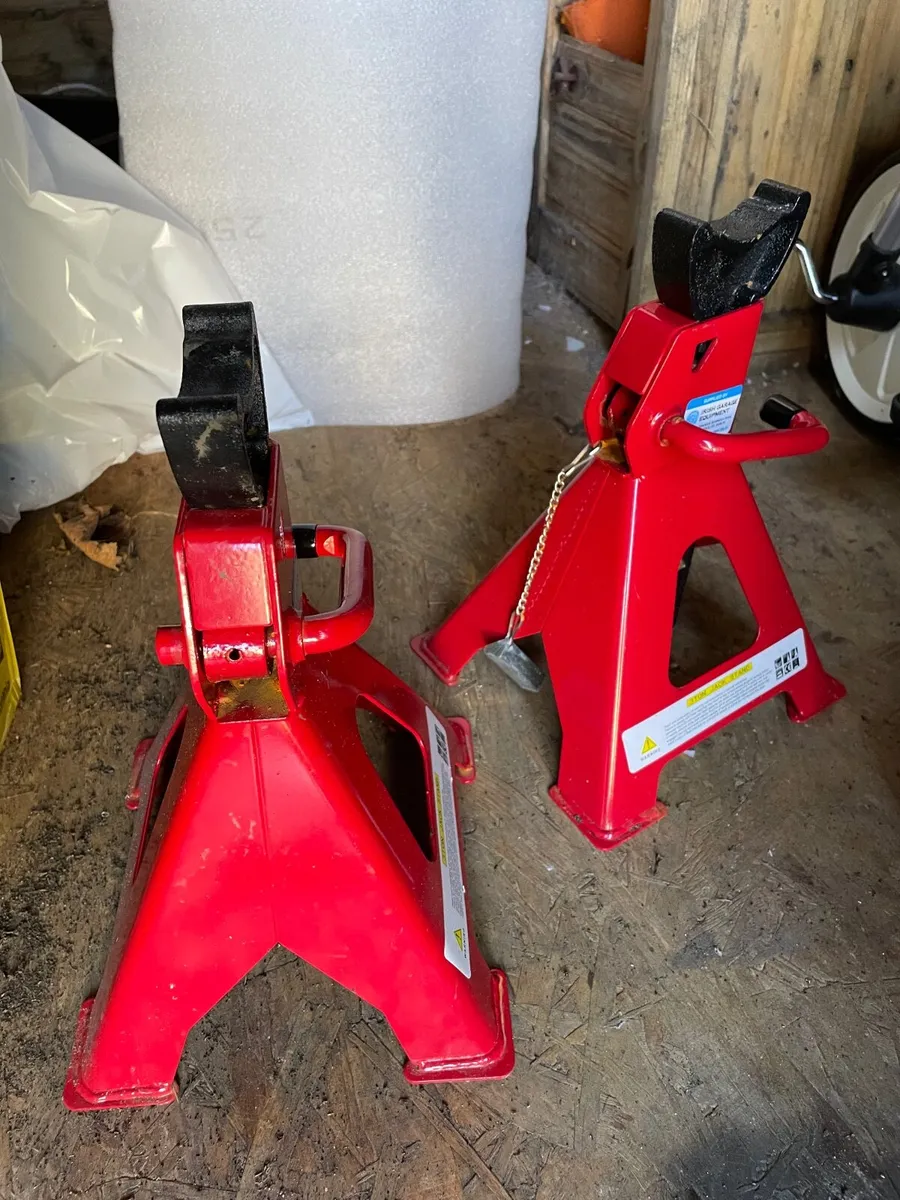 Jack & Pair of axle stands - Image 2