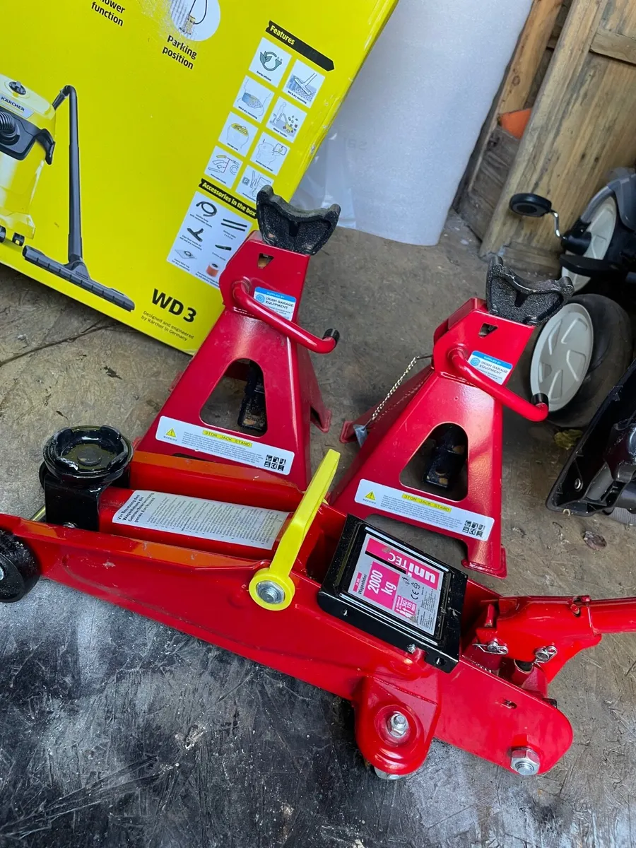 Jack & Pair of axle stands - Image 4