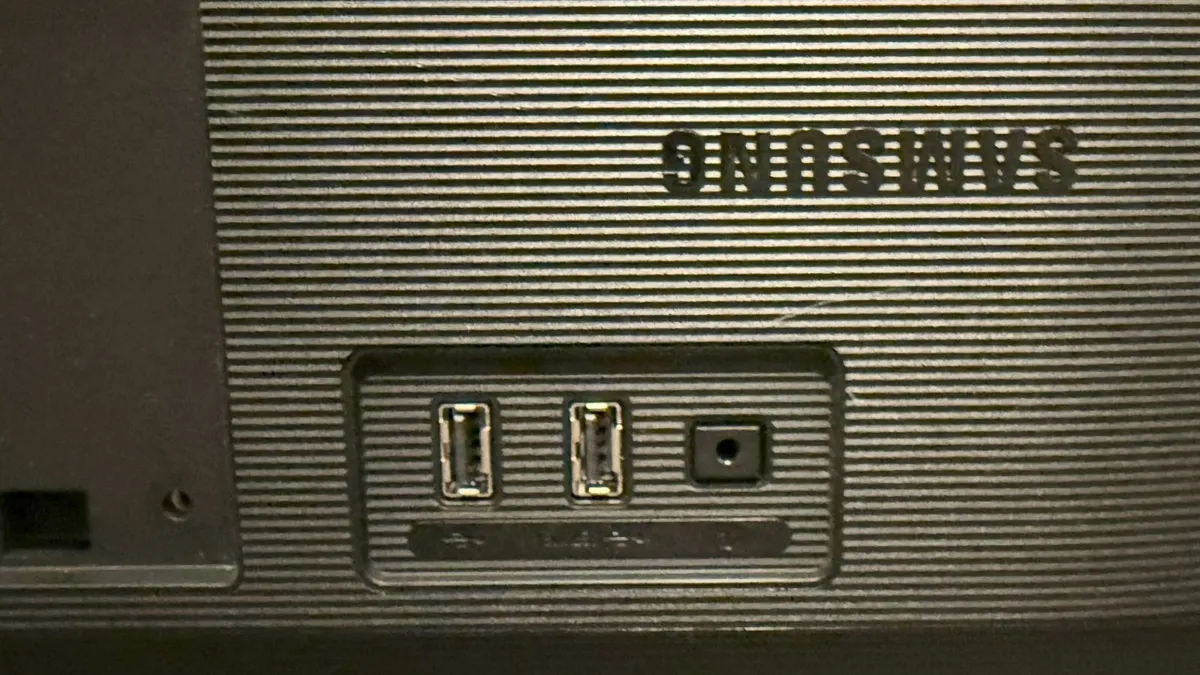 Samsung 24" LF24T450F Computer Screen PC Monitor - Image 3