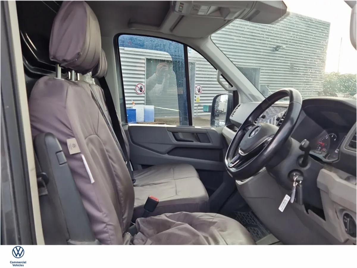 Volkswagen Crafter H 35 MWB 140HP A8F 5DR - Image 2