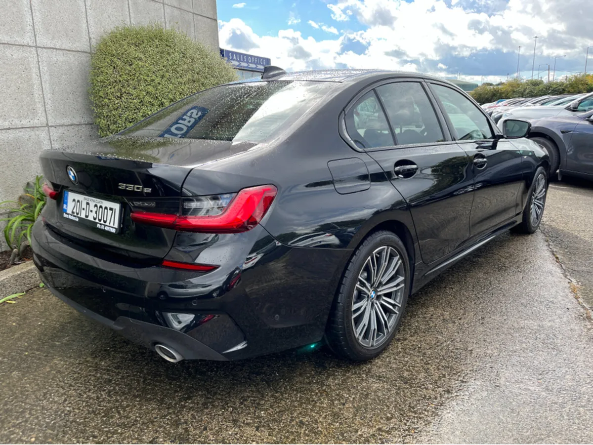 BMW 3-Series 330e M-SPORT AUTO 2.0 PHEV PETROL - Image 4