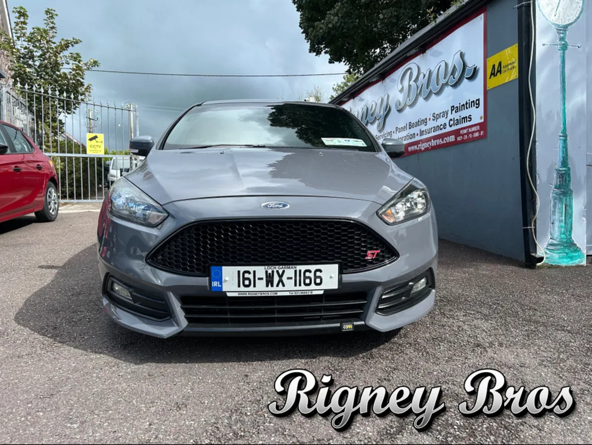 Ford Focus ST-2 2.0  250PS 5 Dr HB - Image 2