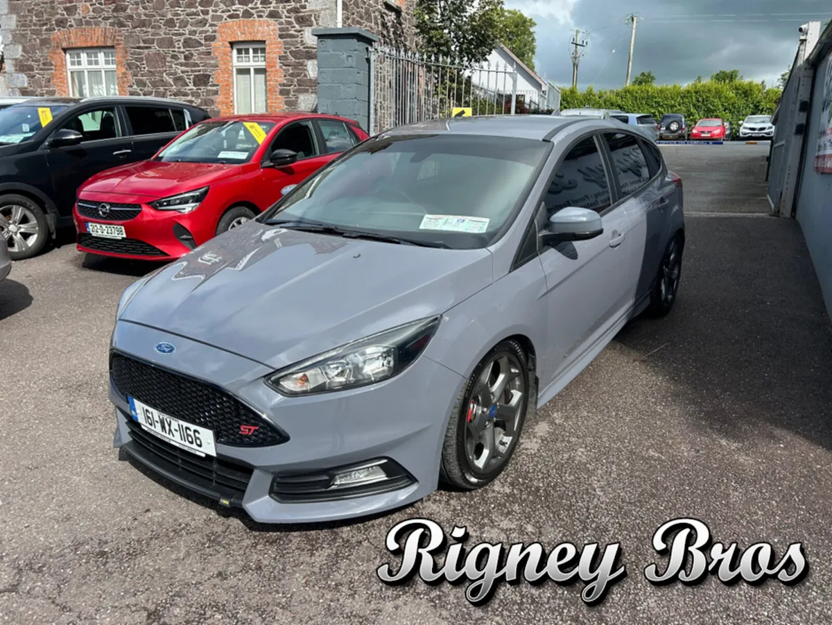 Ford Focus ST-2 2.0  250PS 5 Dr HB - Image 3