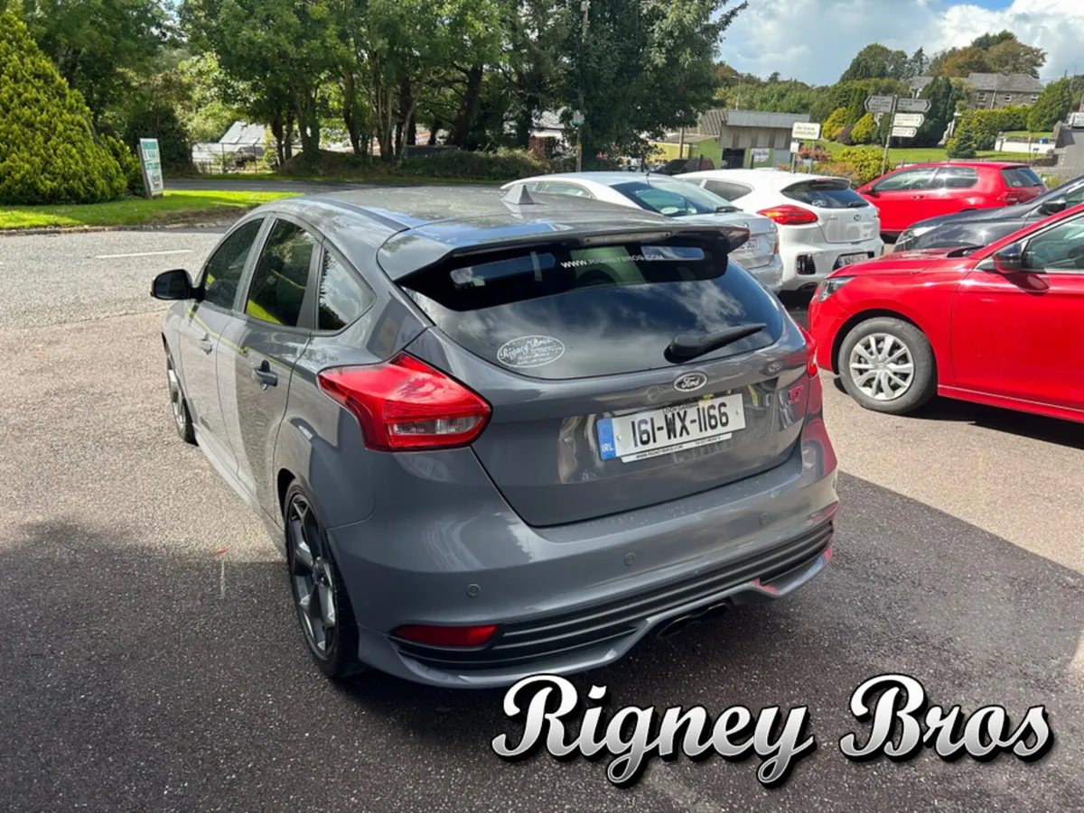 Ford Focus ST-2 2.0  250PS 5 Dr HB - Image 4