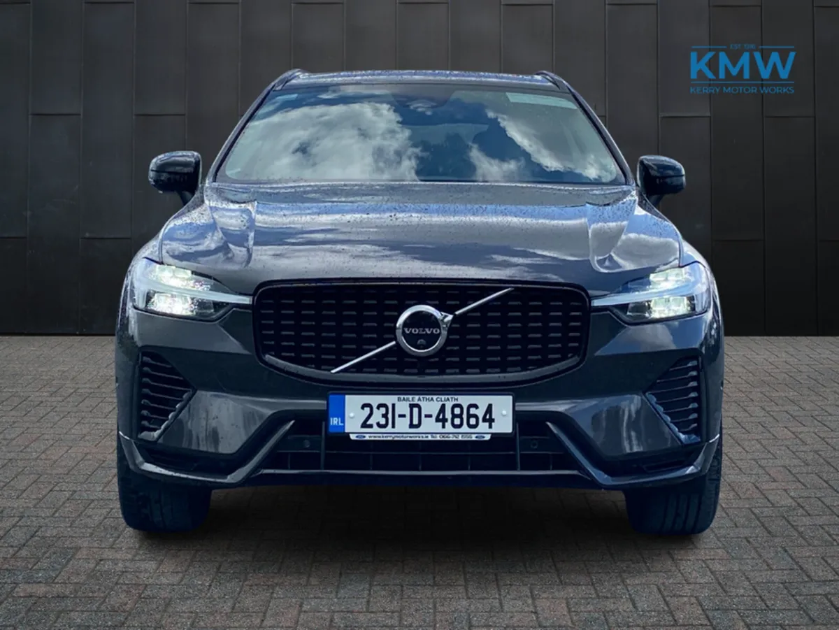 Volvo XC60 T6 PHEV PLUS DARK AWD 350 BHP..Pan Roof - Image 3