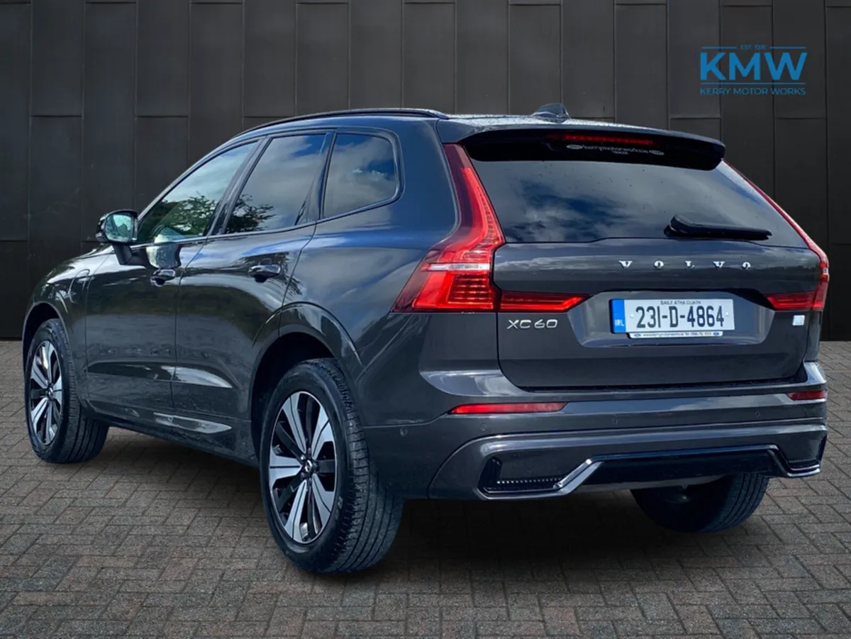Volvo XC60 T6 PHEV PLUS DARK AWD 350 BHP..Pan Roof - Image 4