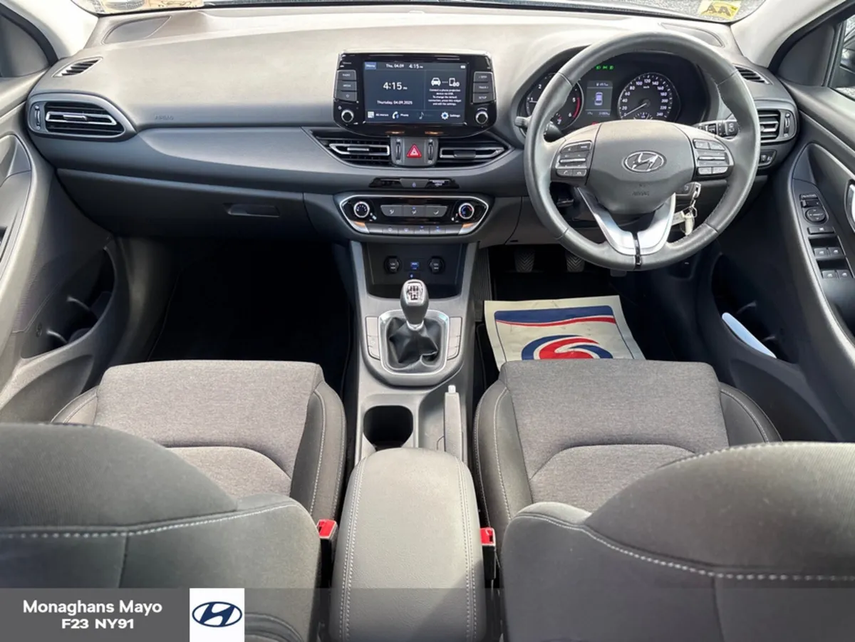 Hyundai i30 DELUXE 5DR DIESEL - Image 2