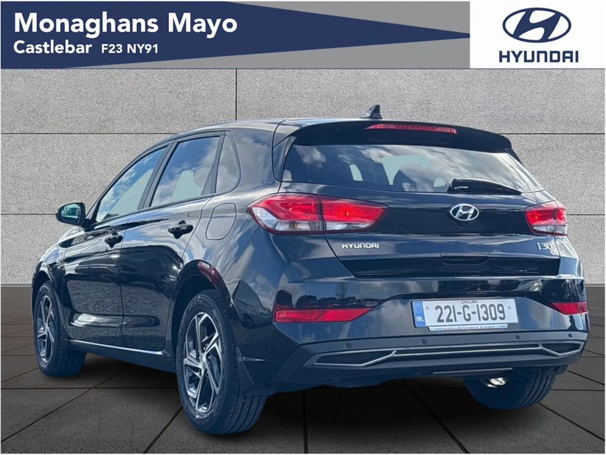 Hyundai i30 DELUXE 5DR DIESEL - Image 3