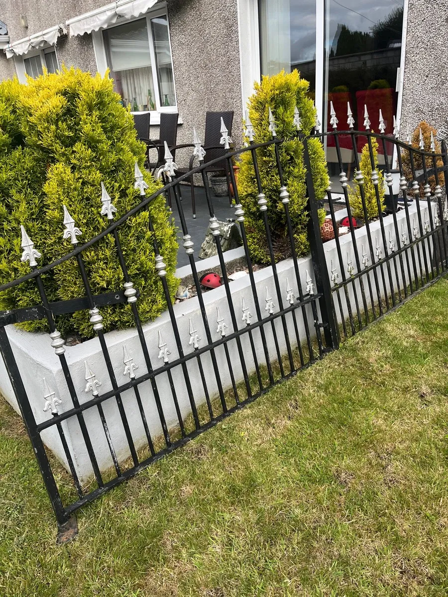 Metal Gates - Image 2