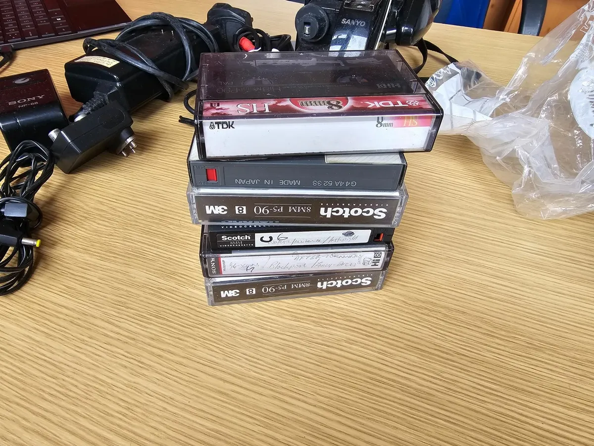 Sanyo Hi8 camcorder VM-RZ Needs repair - Image 4