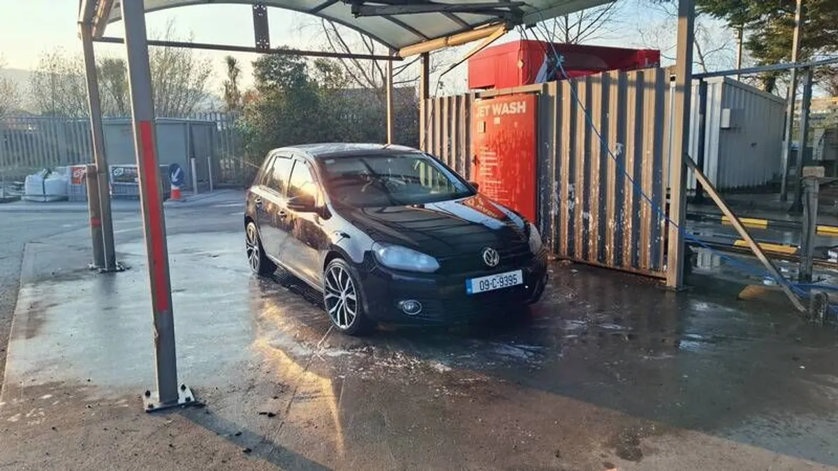 2009 Volkswagen Golf - Image 3
