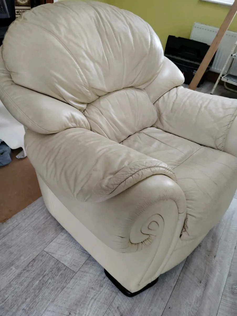 Armchair - Image 2