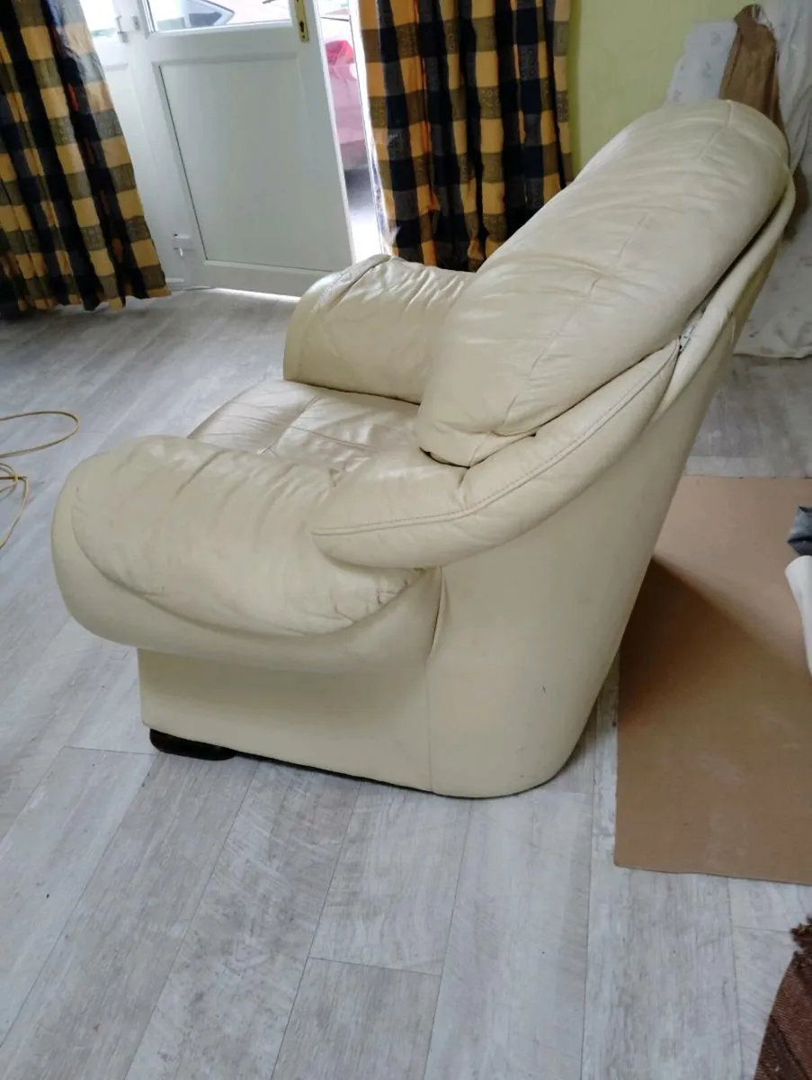 Armchair - Image 3