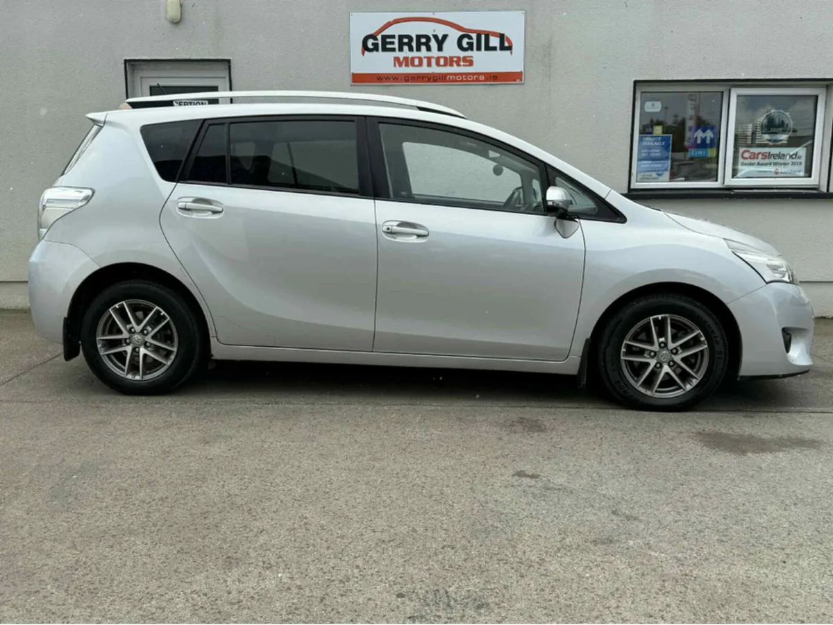Toyota Verso 1.6 D AURA 7S 4DR  ** 7 SEATER ** - Image 3