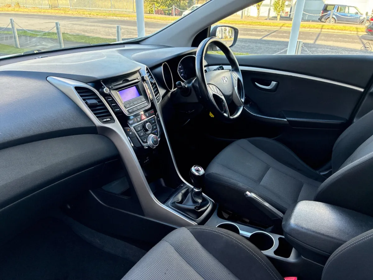 Hyundai i30 SE BLUE DRIVE 110PS 5DR - Image 3