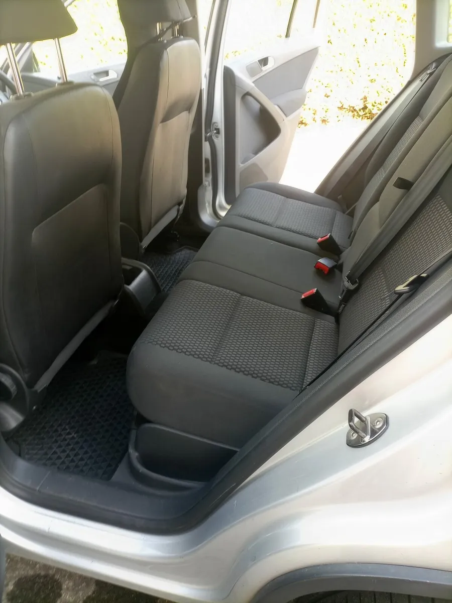 Volkswagen Tiguan 2011 - Image 2