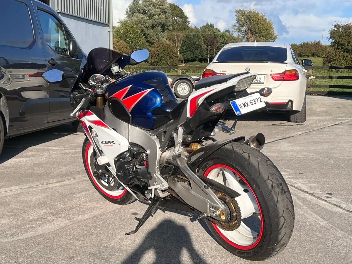 2011 Honda CBR1000RR Fireblade - Image 4