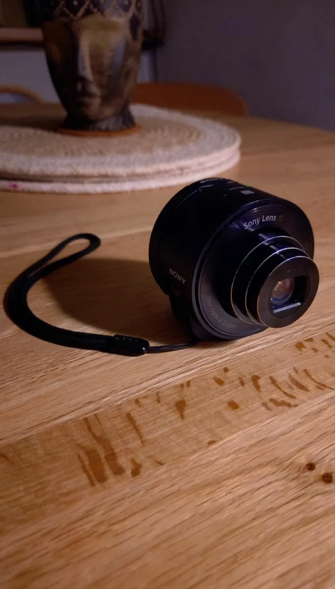 Sony Cybershot DSC QX10 Camera - Image 1