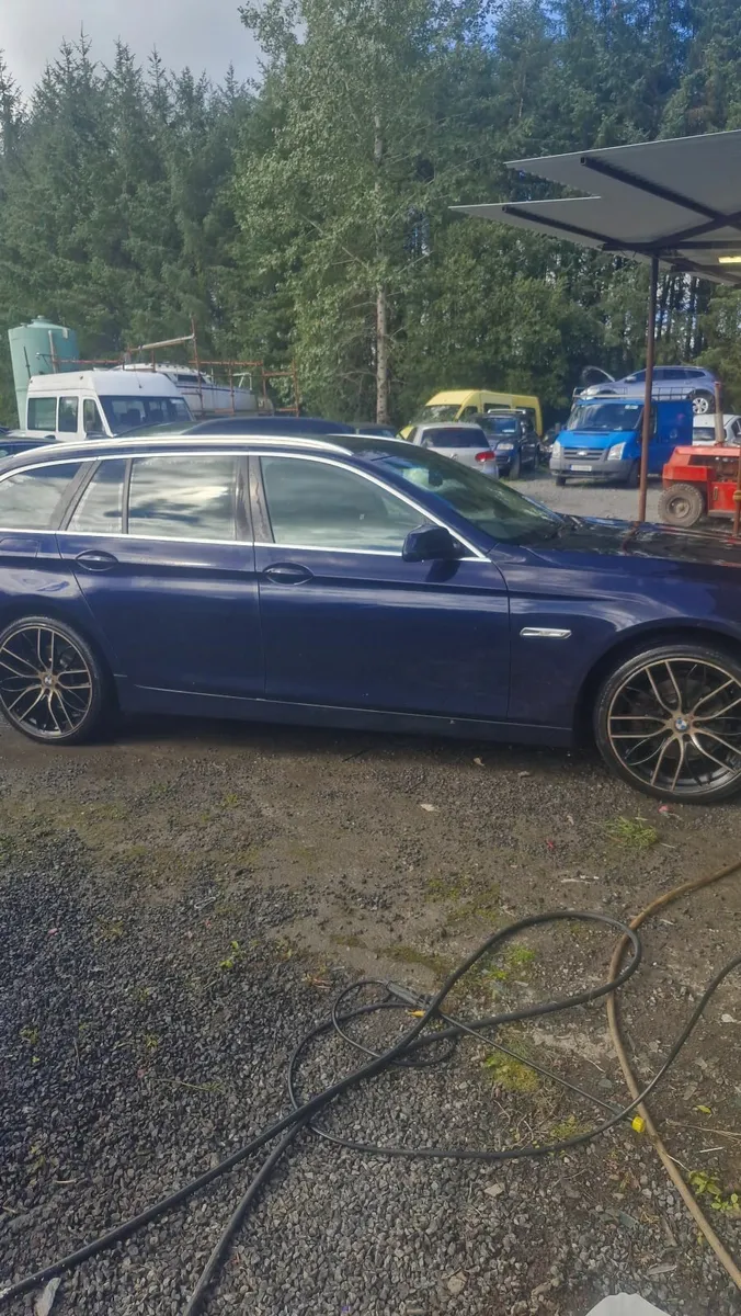 BMW 5-Series 2011 - Image 2
