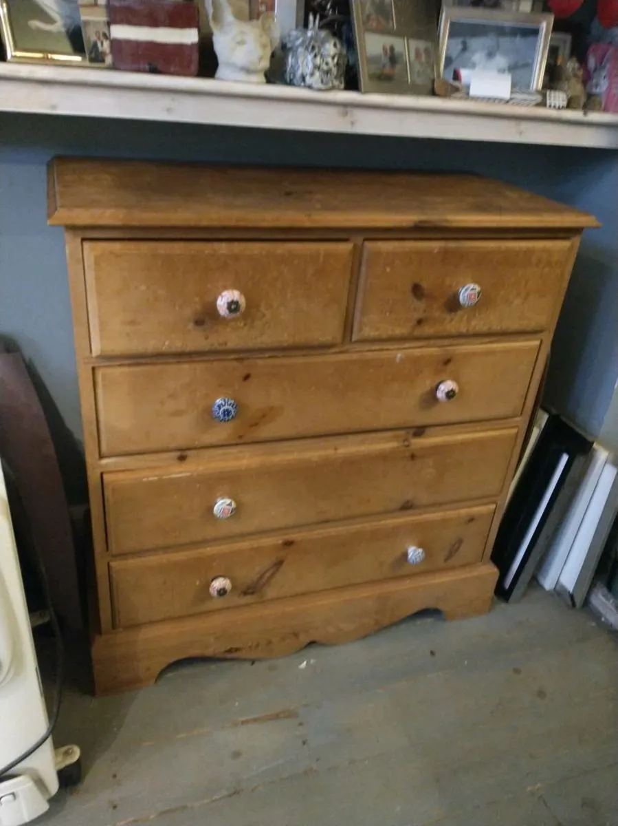 Chest of drawers