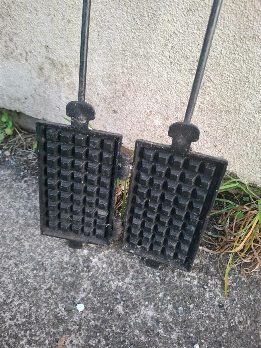 Cast iron waffles maker postage possible - Image 2