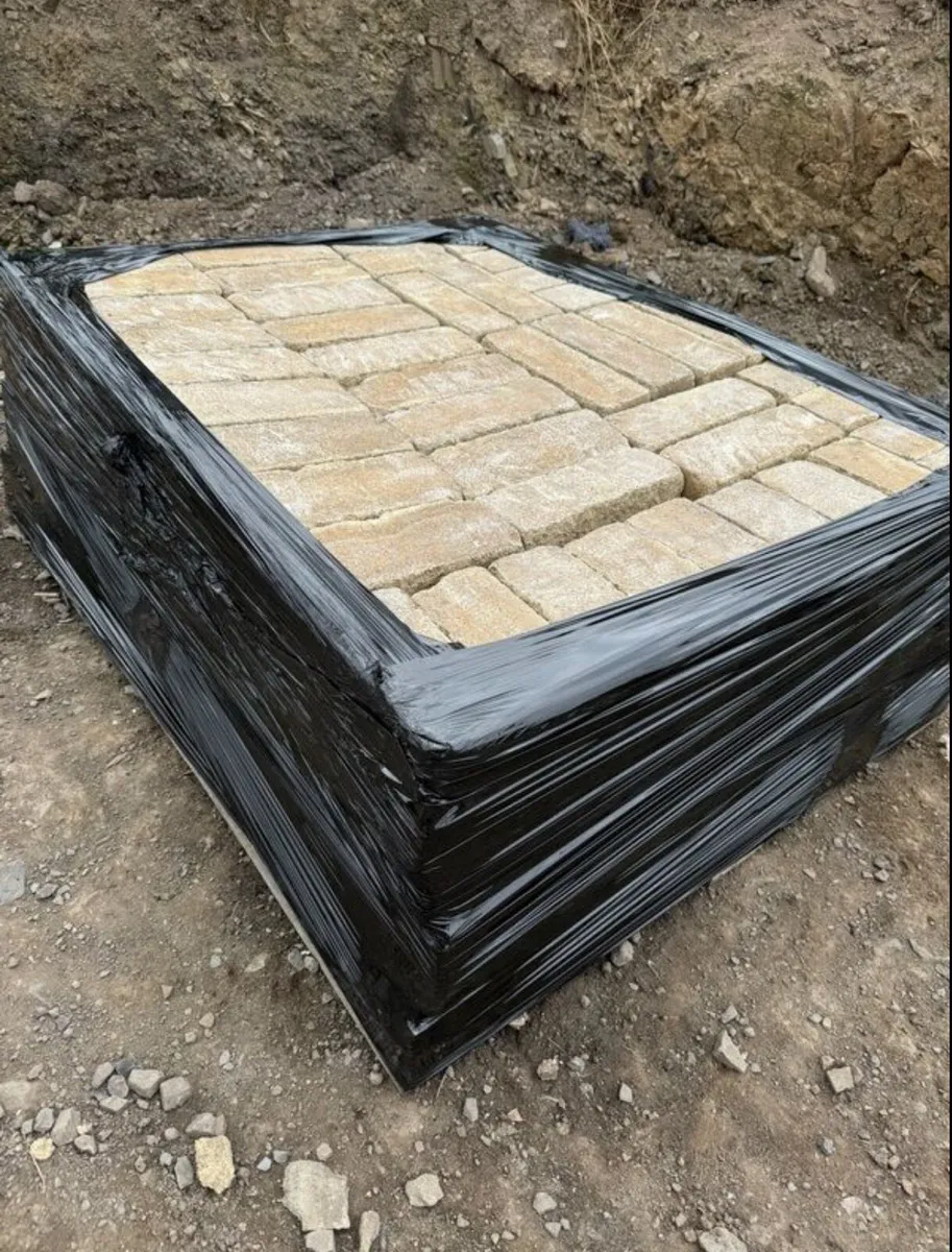 Roadstone Hallmark blocks - Image 1