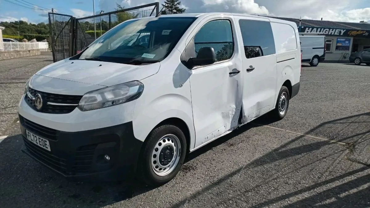 Vauxhall vivaro crewcab van, 6seats ,light damage - Image 1